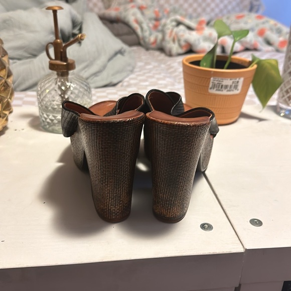 La pinta slip on heels - Picture 4 of 8